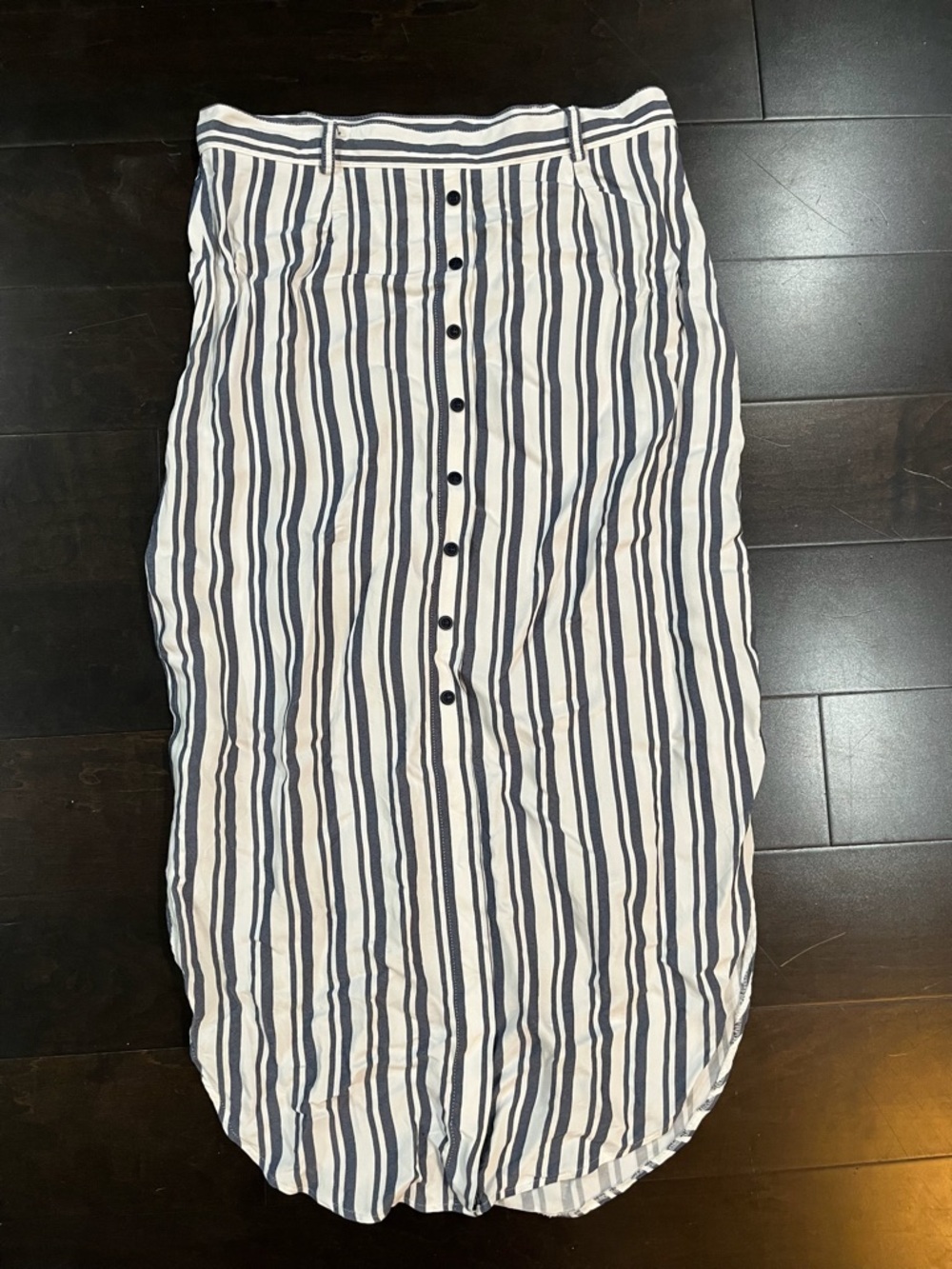 Cute Joseph Ribkoff lightweight skirt